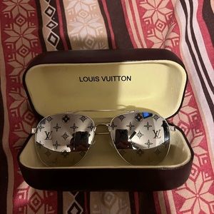 Designer sunglasses barley worn open to offers